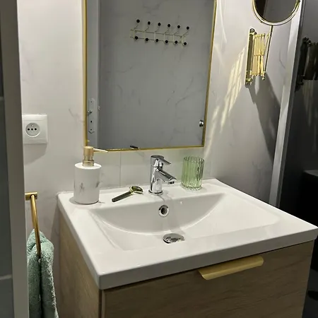 La Emeraude - Cosy, Chic Et Bord De アパート